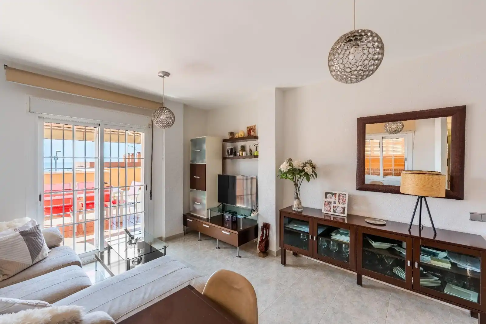 Sala de estar de Piso en venta en Roquetas de Mar con Aire acondicionado, Terraza y Amueblado