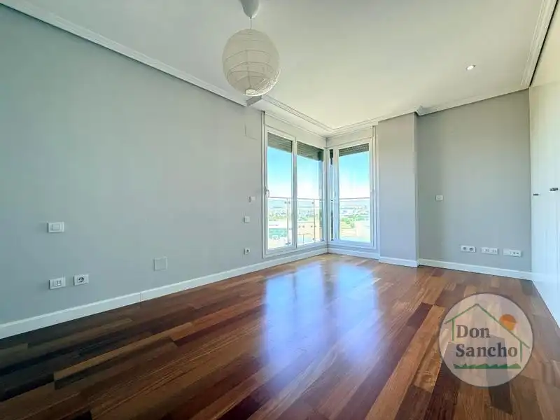 Bedroom of Attic for sale in Valladolid  with Air Conditioner, Heating and Terrace