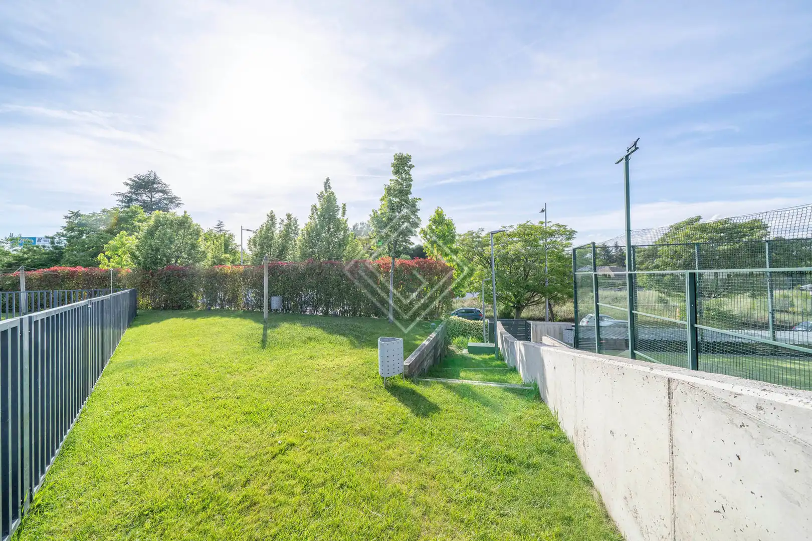Garten von Einfamilien-Reihenhaus zum Verkauf in Madrid mit Klimaanlage, Heizung und Privatgarten