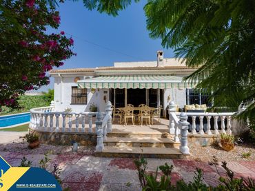 Detached house with pool for sale in Zona Carrefour - Urbanizaciones