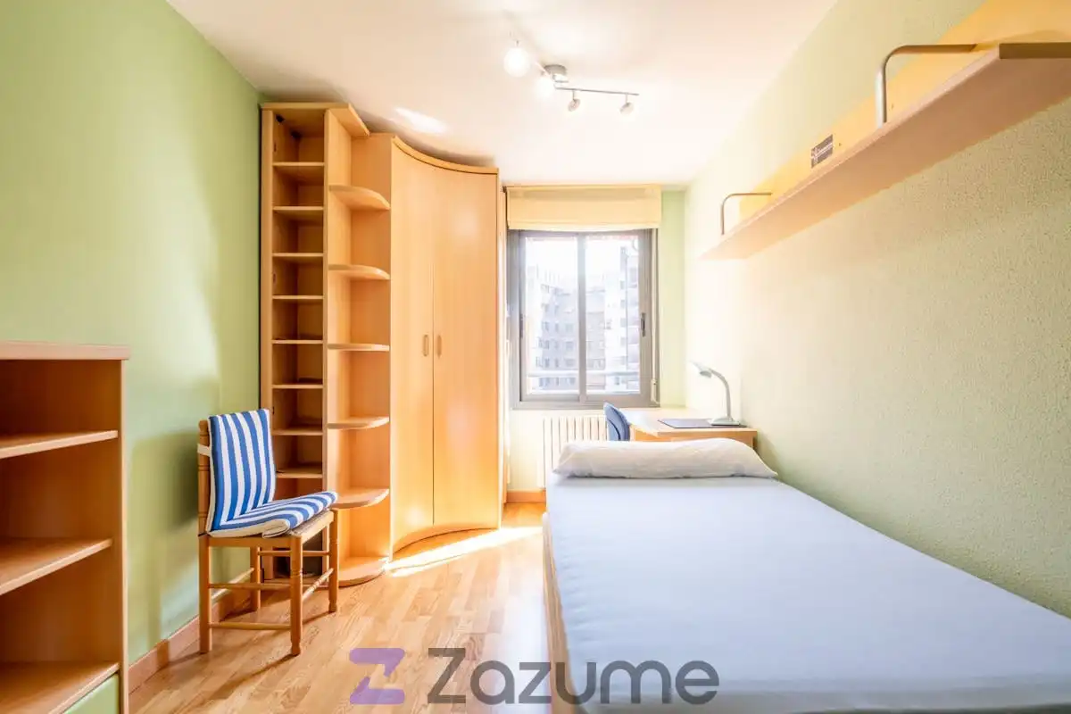 Schlafzimmer von Wohnung zur Miete in Zaragoza mit Klimaanlage, Heizung und Parkett