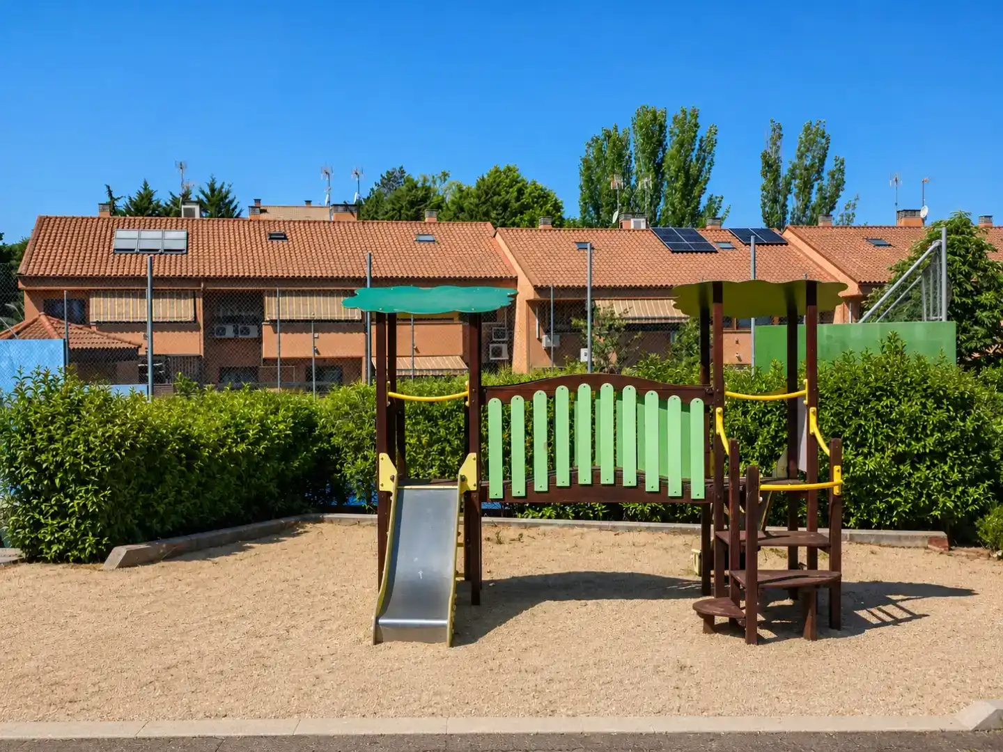 Vista exterior de Casa o chalet en venta en Móstoles con Aire acondicionado