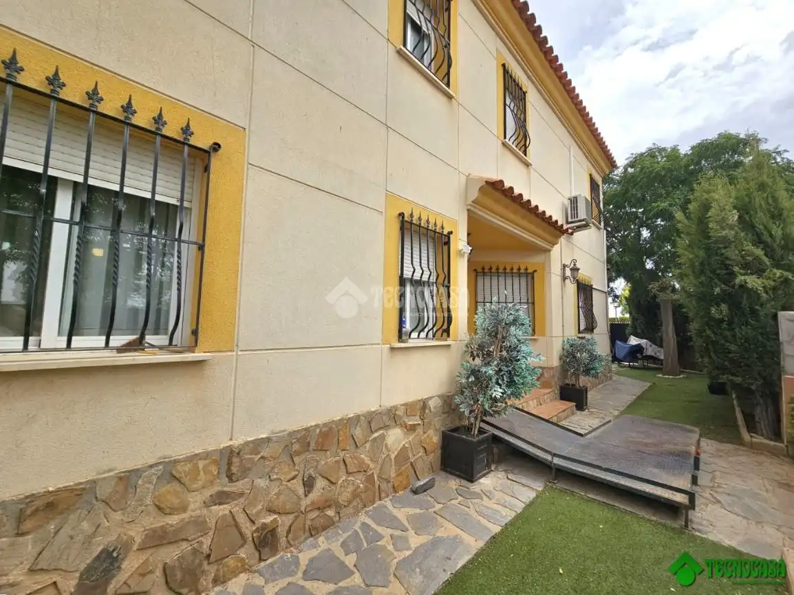 Casa adosada en venta en Pedanías - Extrarradio