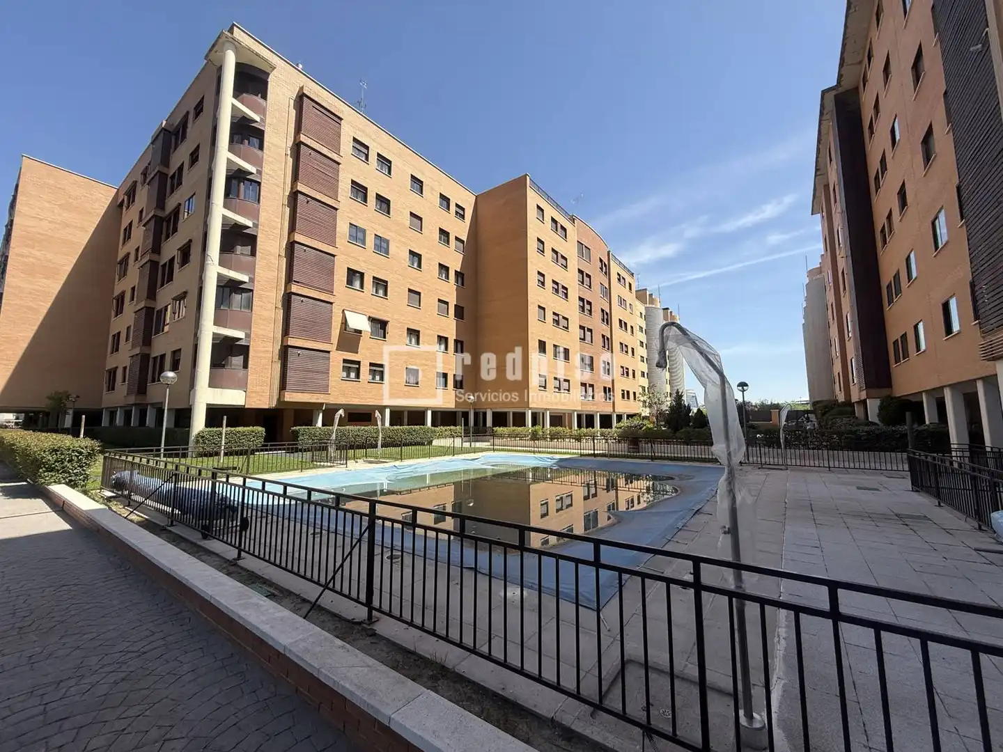 Vista exterior de Pis en venda en Madrid amb Calefacció, Jardí privat i Traster