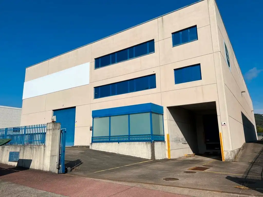 Vista exterior de Nave industrial en venta en Mos