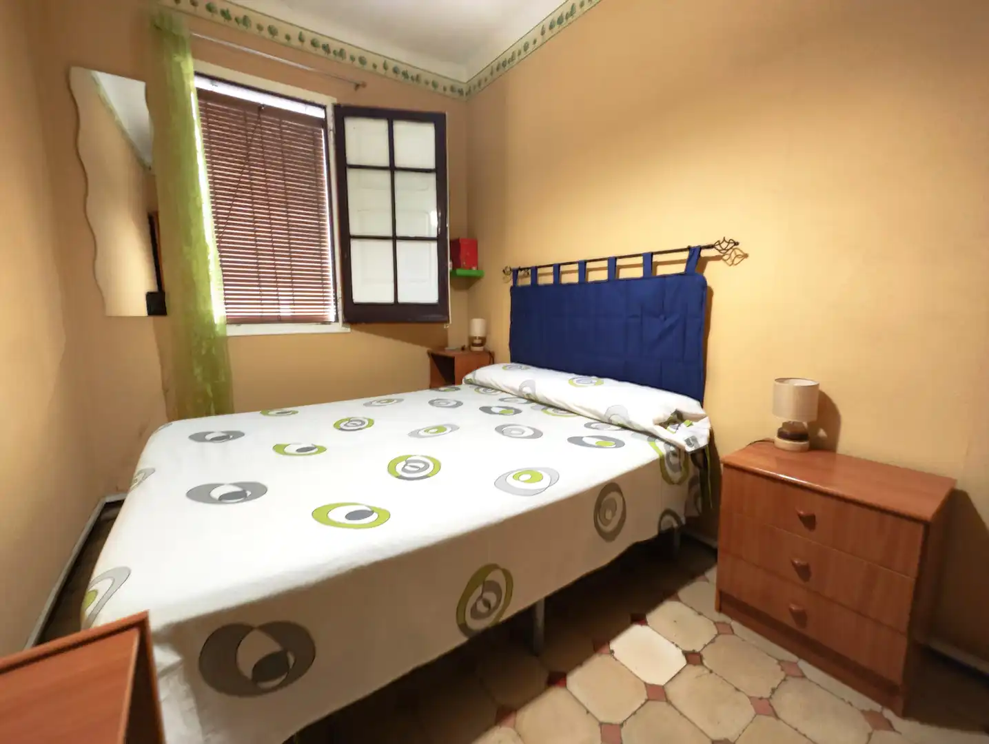 Bedroom of Buildings for sale in Barcelona