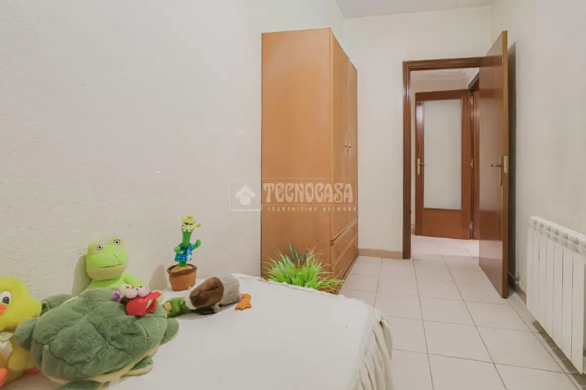 Dormitori de Pis en venda en Terrassa amb Terrassa i Balcó