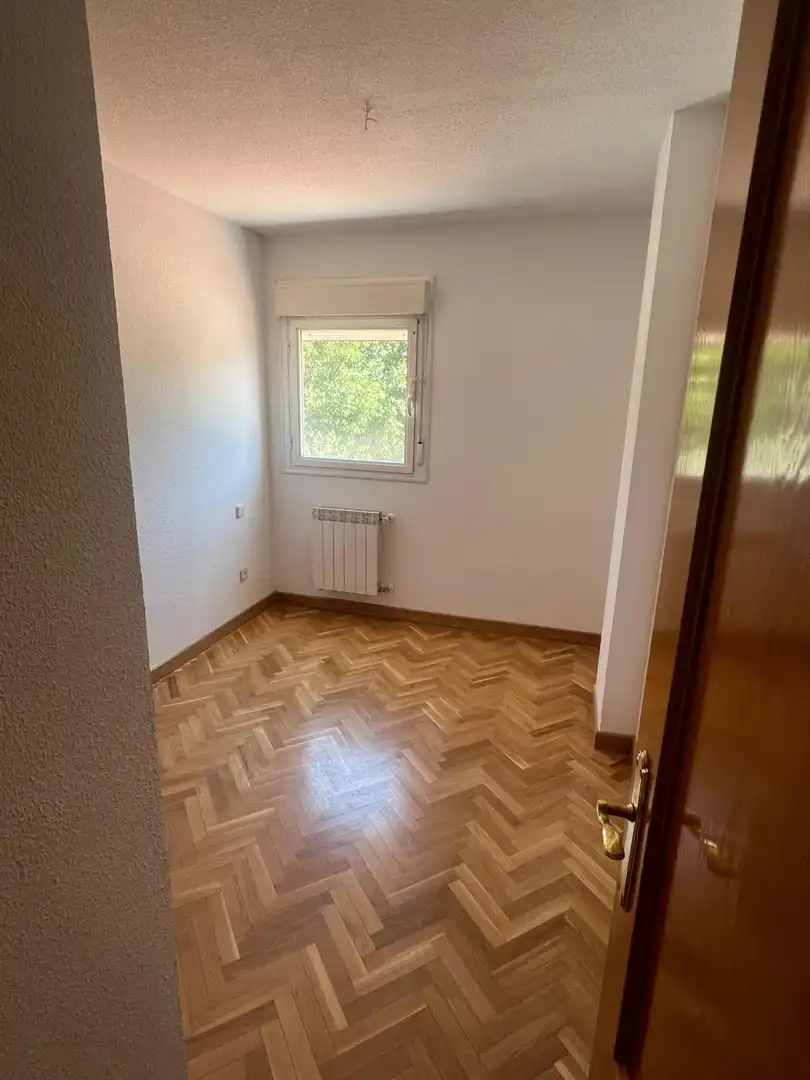 Habitación de Piso de alquiler en Madrid con Aire acondicionado, Calefacción y Jardín privado