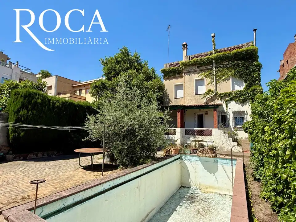 Vista exterior de Casa o xalet en venda en Barcelona amb Calefacció, Jardí privat i Terrassa