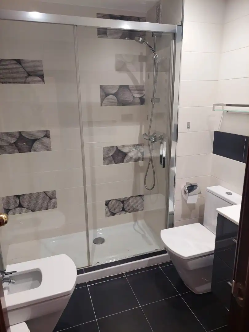 Bany de Apartament de lloguer en Alcalá de Henares amb Calefacció, Terrassa i Piscina comunitària