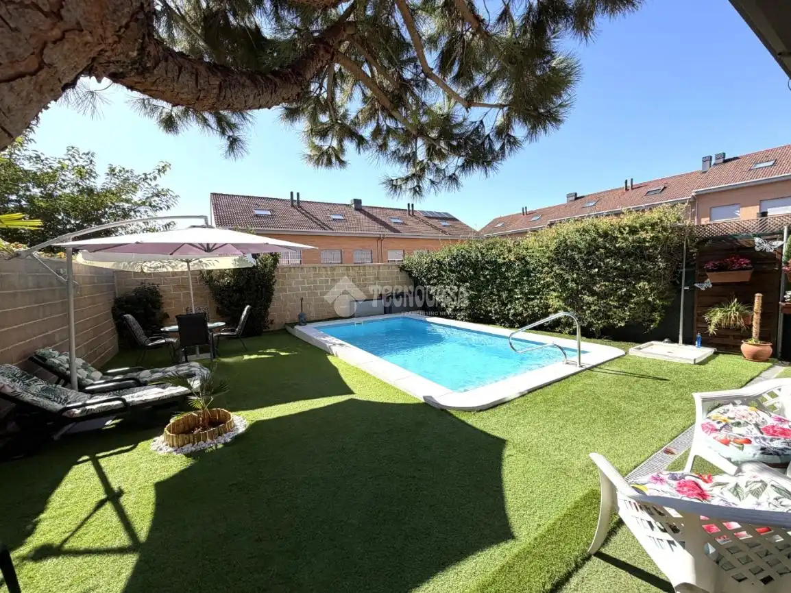 Schwimmbecken von Wohnung zum Verkauf in Villalbilla mit Privatgarten und Schwimmbad