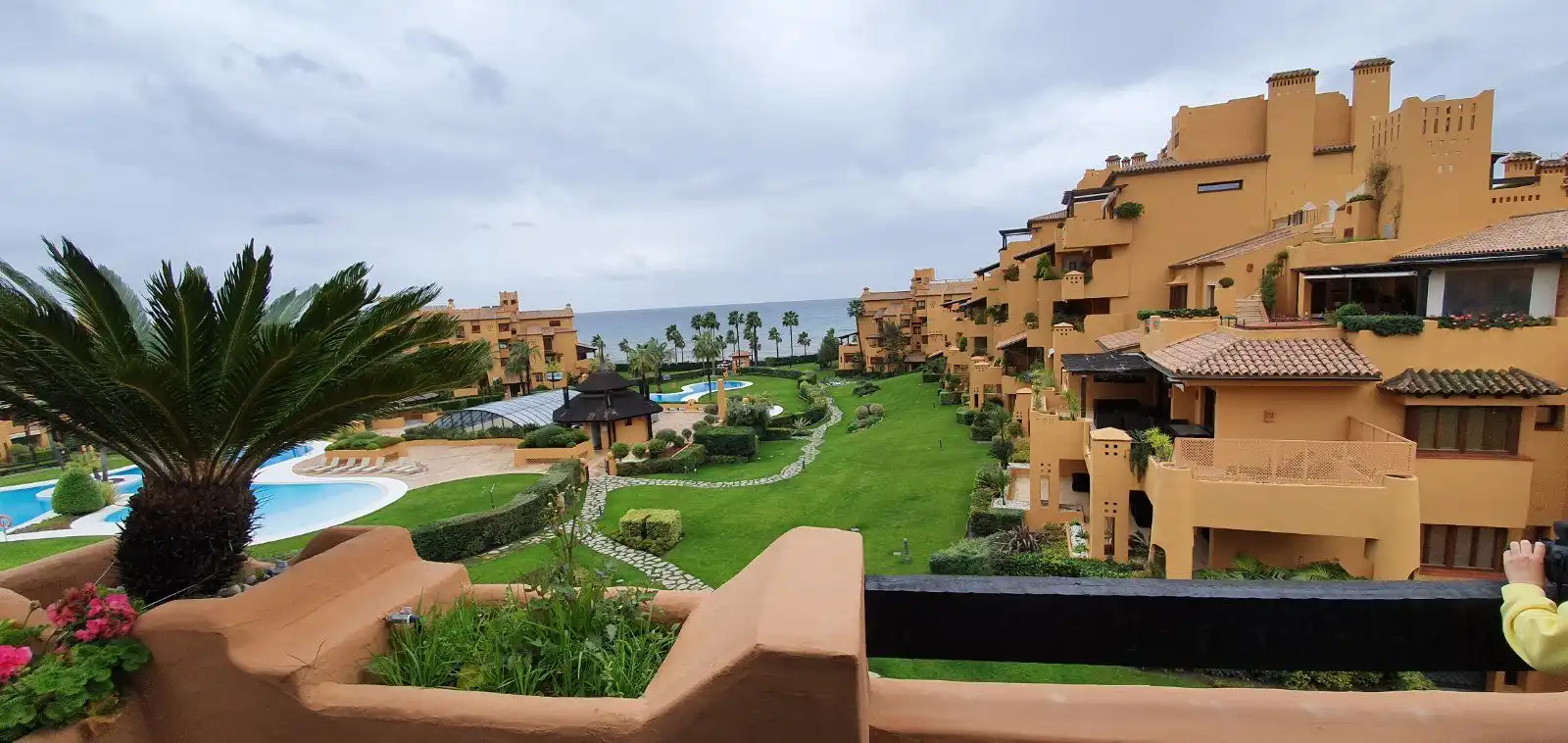 Wohnung mit Terrasse zum Verkauf in Urbanization Alcazaba Beach Houses, imagen 2