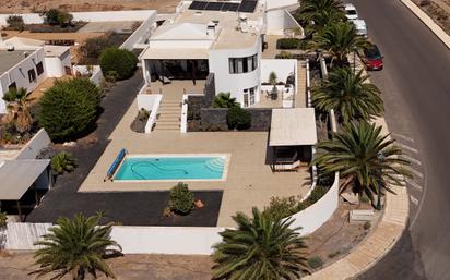 Vista exterior de Casa o xalet en venda en Teguise amb Piscina