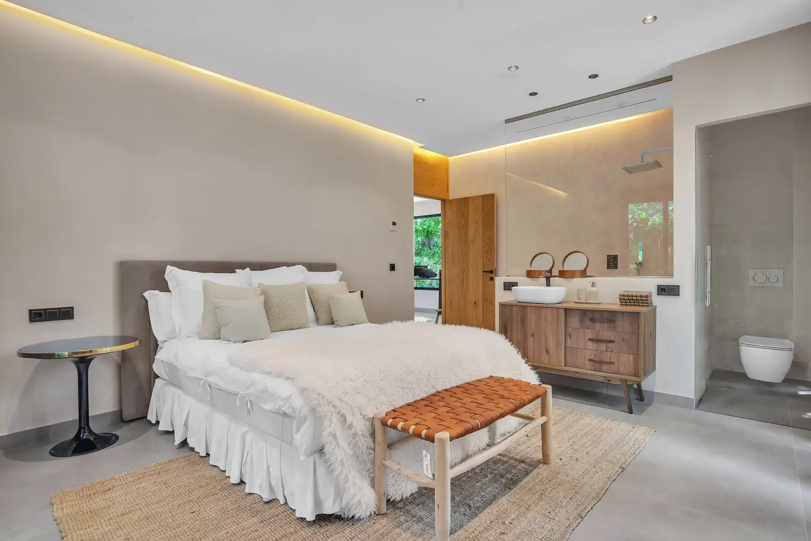 Dormitori de Casa o xalet de lloguer en Marbella amb Aire condicionat, Jardí privat i Terrassa