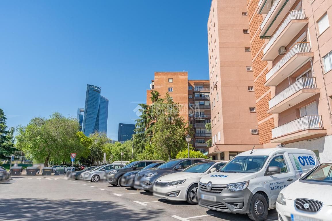 Parking of Flat for sale in  Madrid Capital  with Terrace and Storage room