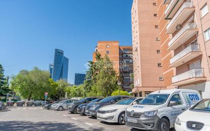 Aparcament de Pis en venda en  Madrid Capital amb Terrassa i Traster