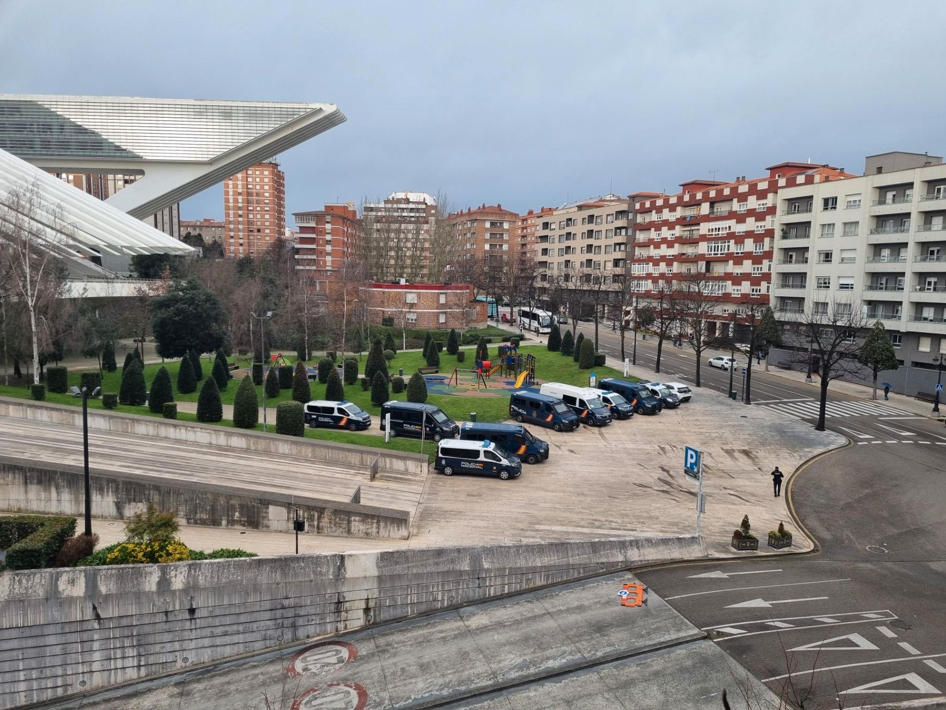 Aparcament de Pis en venda en Oviedo  amb Calefacció, Parquet i Terrassa