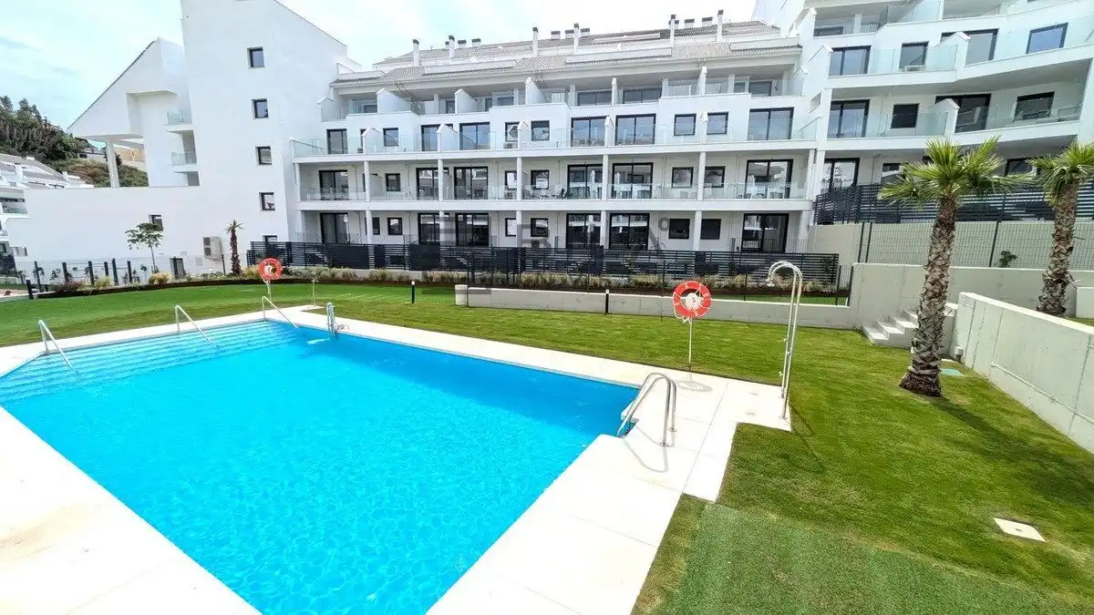Piso con piscina en venta en Med Hills, imagen 2