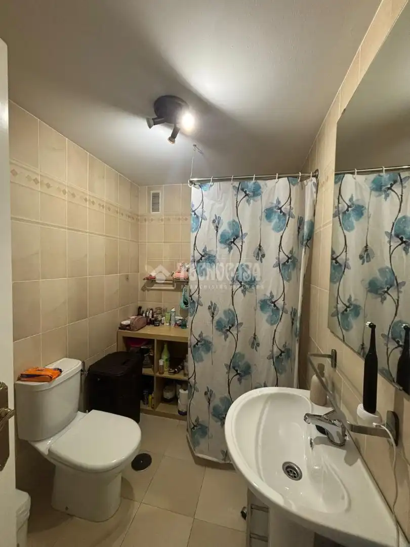 Bathroom of Flat for sale in Alcalá de Guadaira  with Air Conditioner and Balcony