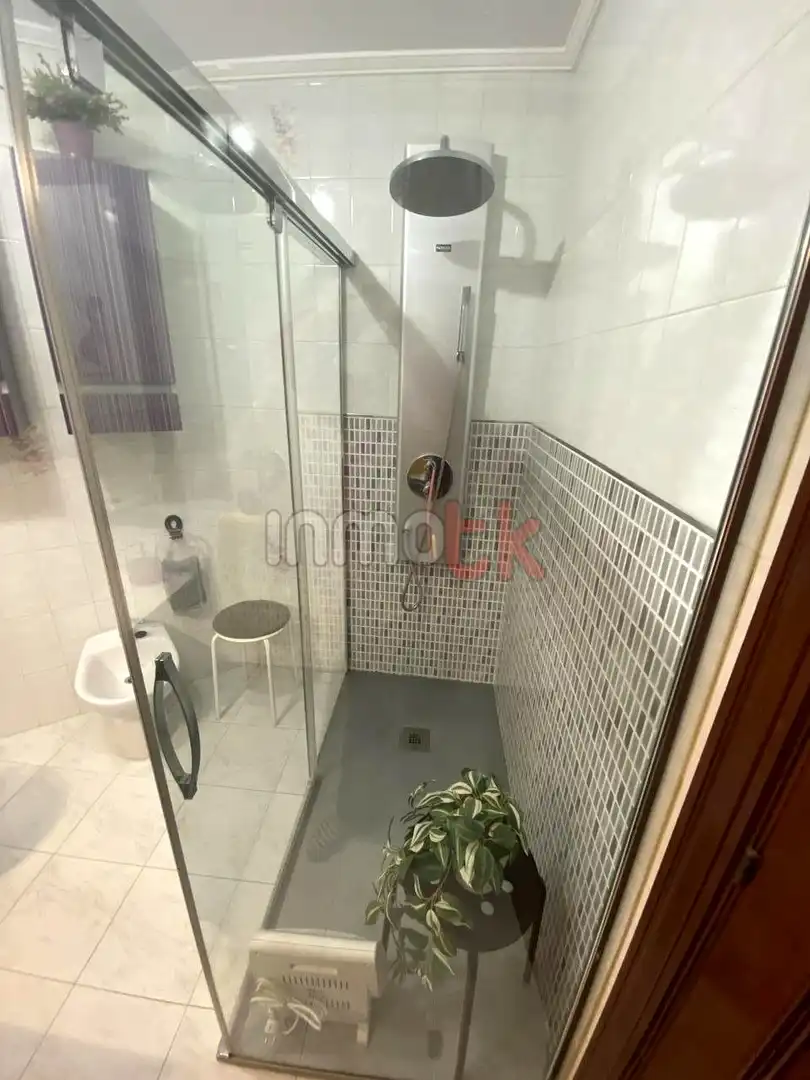 Badezimmer von Wohnung zum Verkauf in A Coruña Capital  mit Möbliert