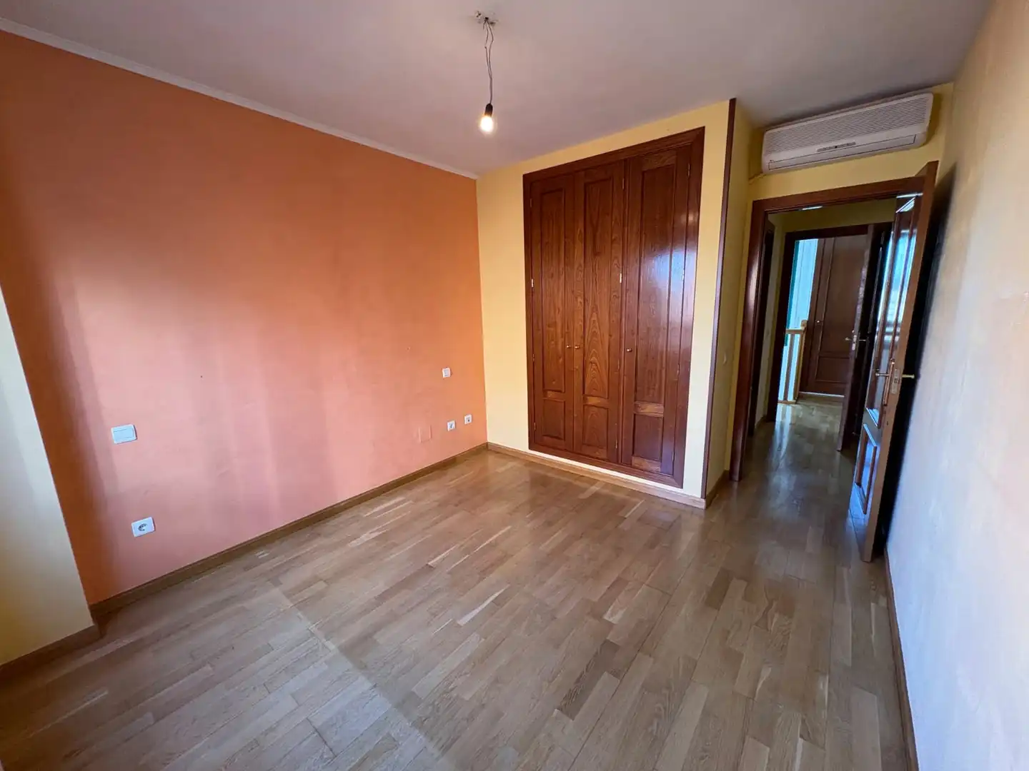 Bedroom of Attic for sale in Valladolid  with Air Conditioner, Heating and Parquet flooring