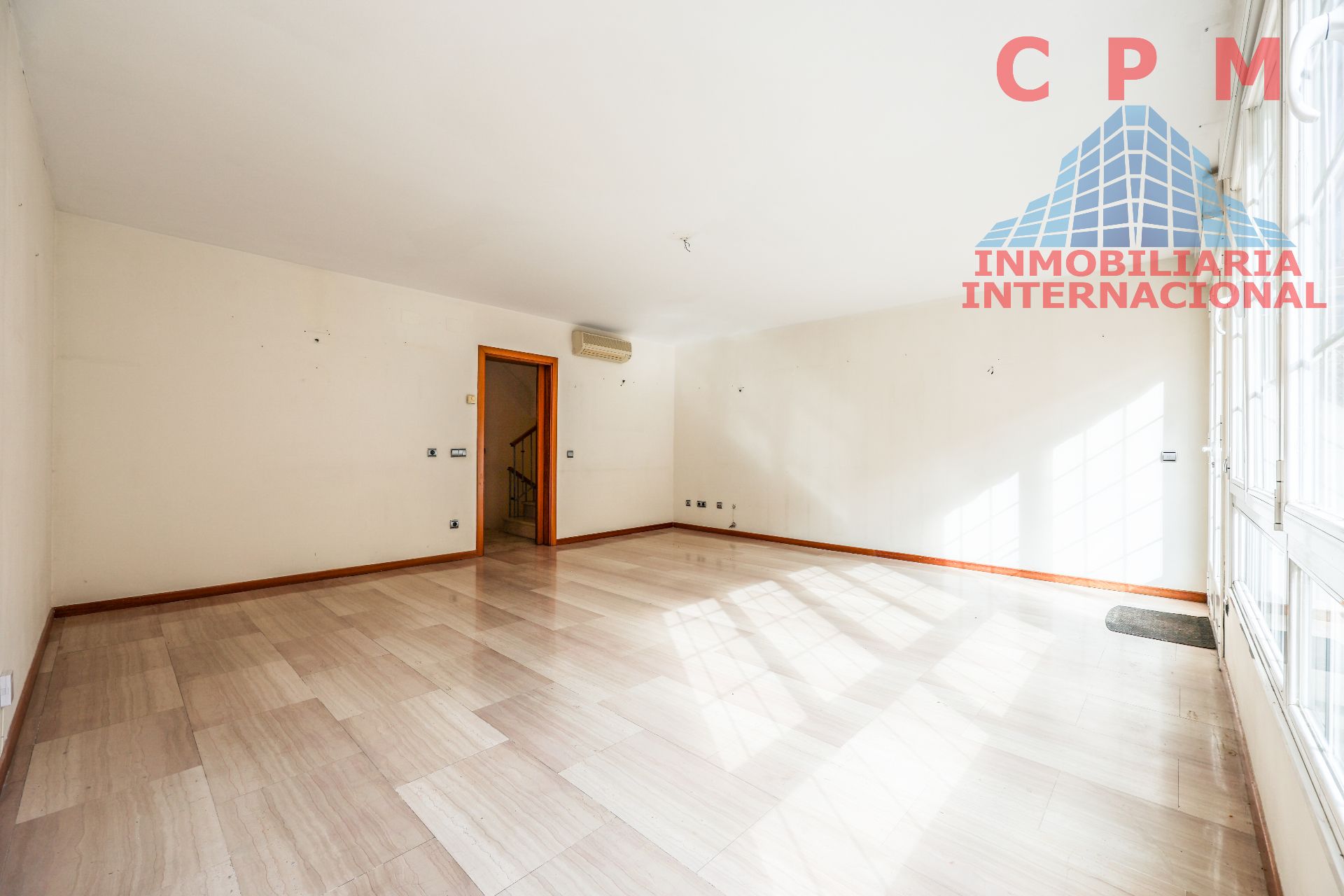 Casa adosada de alquiler en  Madrid Capital con Aire acondicionado, Calefacción y Jardín privado