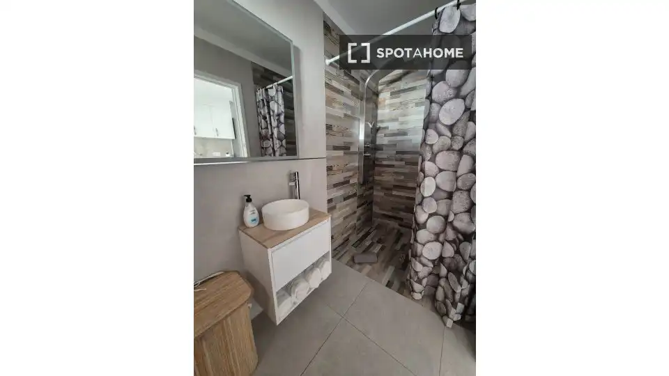 Badezimmer von Wohnung zur untervermieten in Arafo mit Klimaanlage, Terrasse und Möbliert