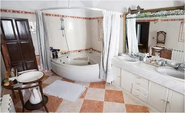 Country house with pool for sale in Trujillo