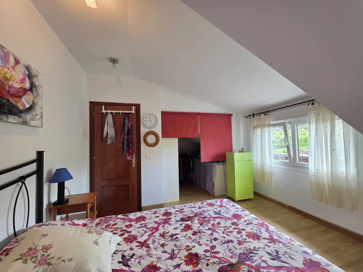 Schlafzimmer von Wohnung zur Miete in Nava mit Heizung