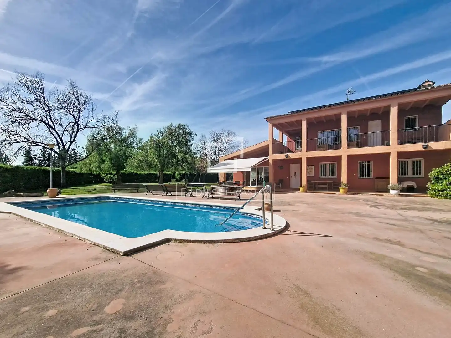 Piscina de Finca rústica en venda en Vilanova i la Geltrú amb Aire condicionat, Calefacció i Jardí privat