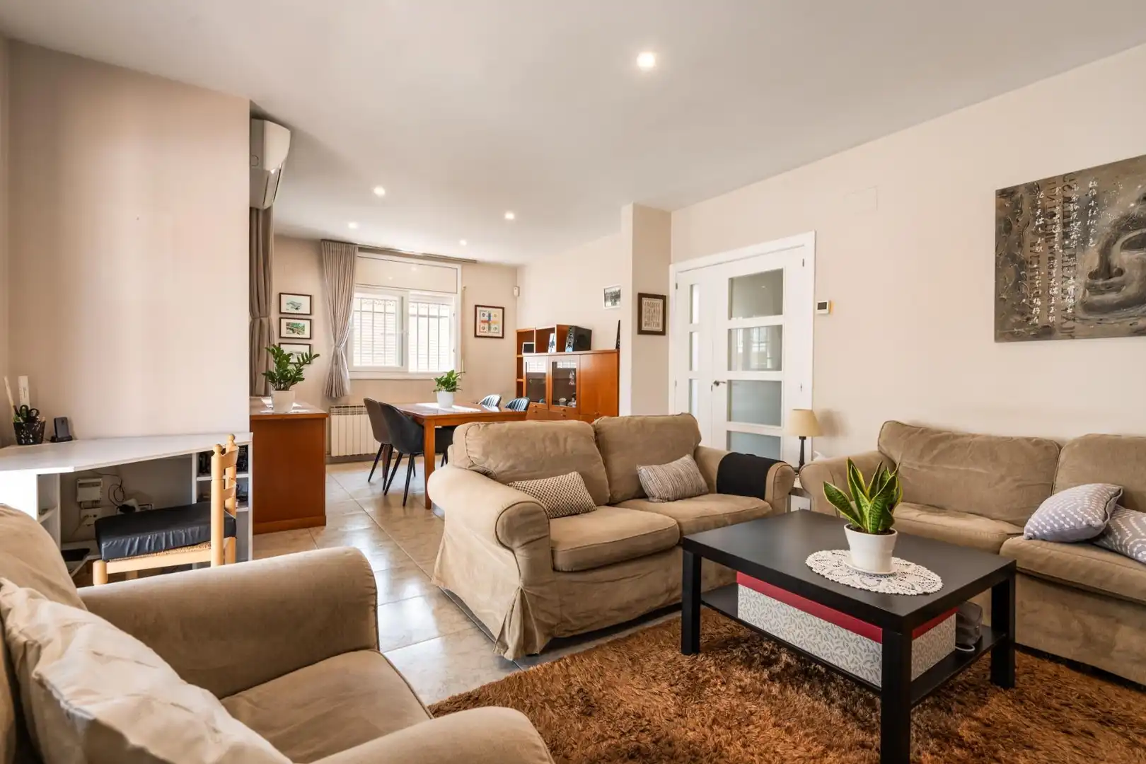 Sala de estar de Casa adosada en venta en Parets del Vallès con Aire acondicionado, Calefacción y Jardín privado