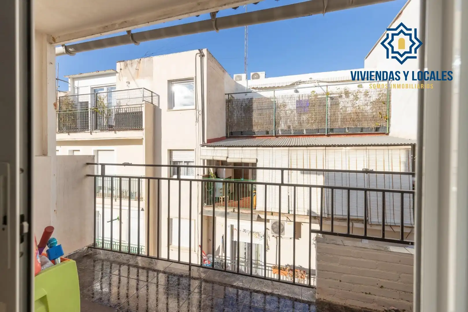 Vista exterior de Piso en venta en Granada con Aire acondicionado, Terraza y Balcón