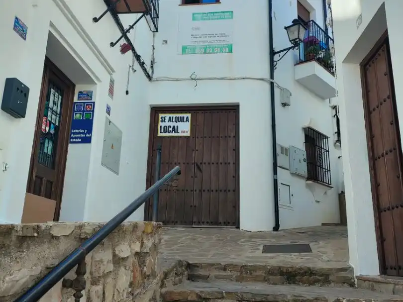 Local comercial de lloguer a Calle Corrales Terceros 15