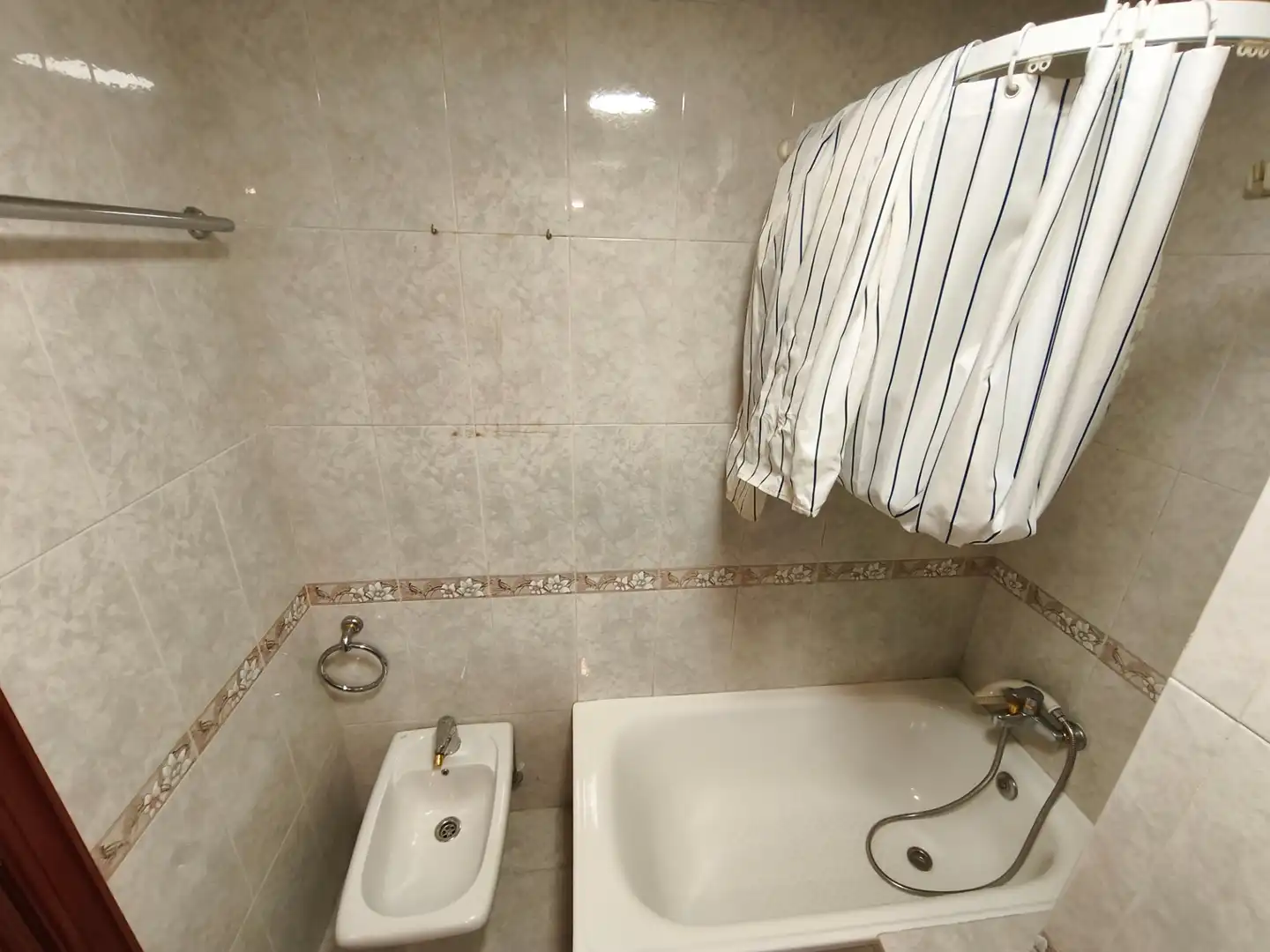 Bathroom of Flat for sale in Vigo   with Parquet flooring and Storage room