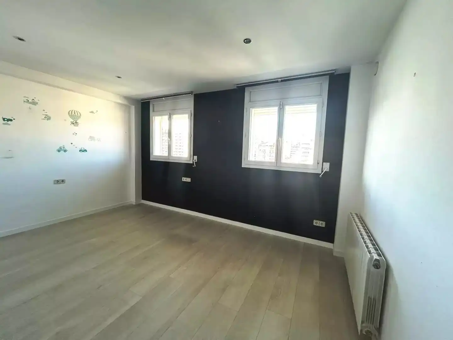 Schlafzimmer von Wohnung zur Miete in Girona mit Klimaanlage, Heizung und Parkett