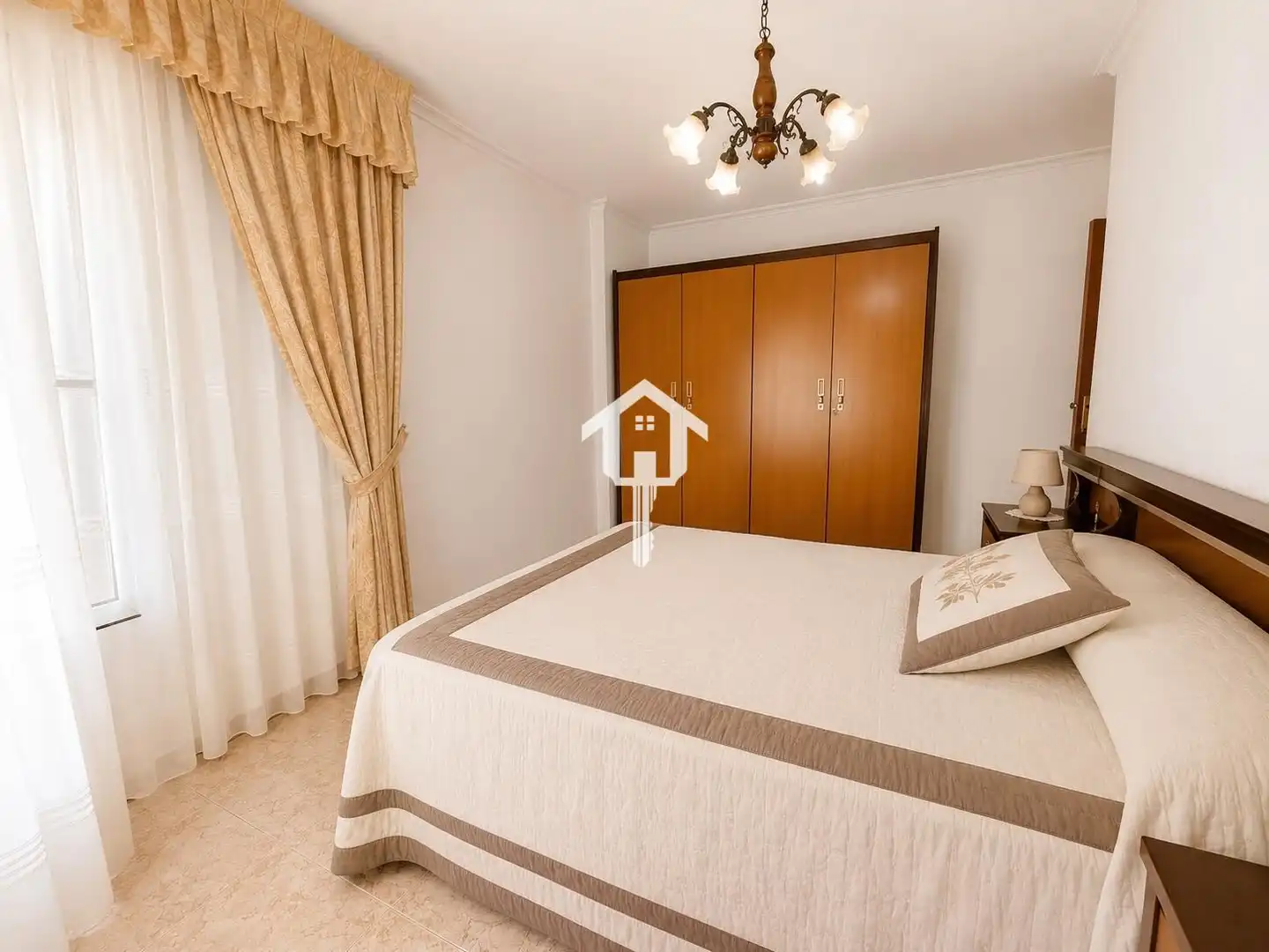 Habitación de Piso en venta en Alicante / Alacant con Aire acondicionado, Amueblado y Balcón