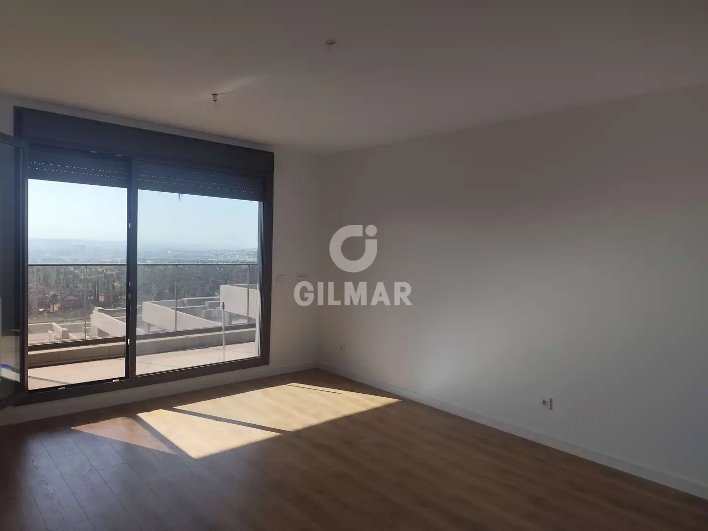 Habitación de Piso de alquiler en Tomares con Calefacción, Jardín privado y Trastero