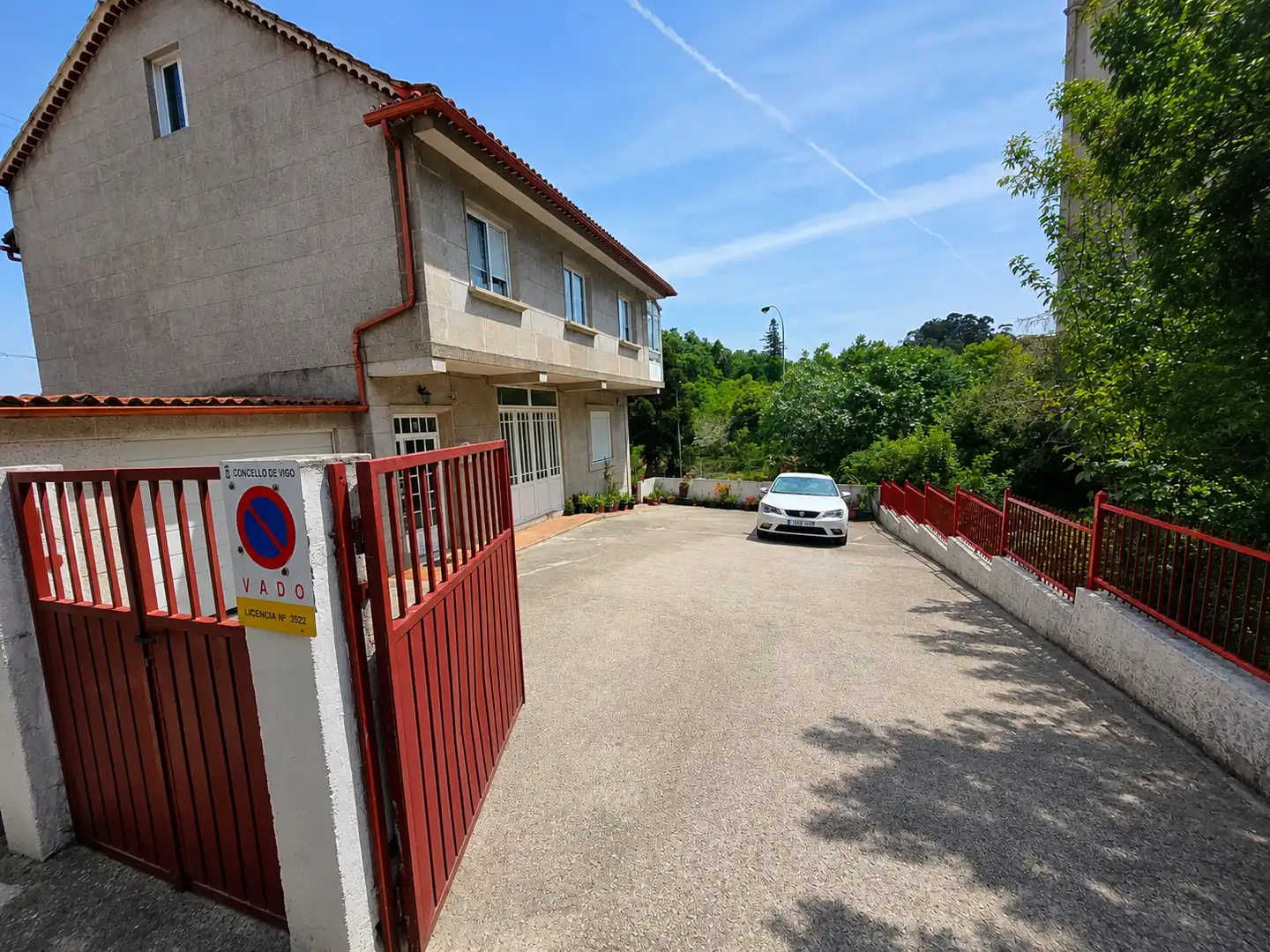 Parking de Casa o chalet en venta en Vigo  con Calefacción, Jardín privado y Terraza