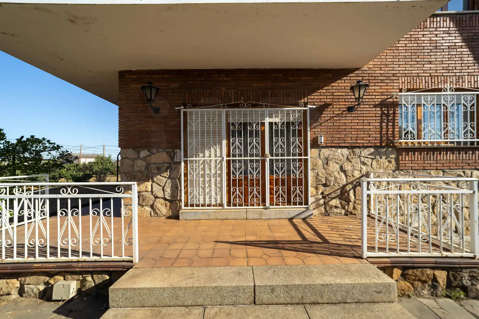 Vista exterior de Casa o xalet en venda en Chozas de Abajo amb Calefacció i Piscina