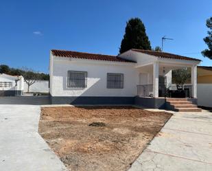 Vista exterior de Casa o xalet de lloguer en Llíria amb Jardí privat, Terrassa i Traster