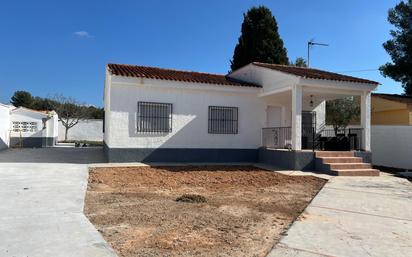 Vista exterior de Casa o xalet de lloguer en Llíria amb Jardí privat, Terrassa i Traster