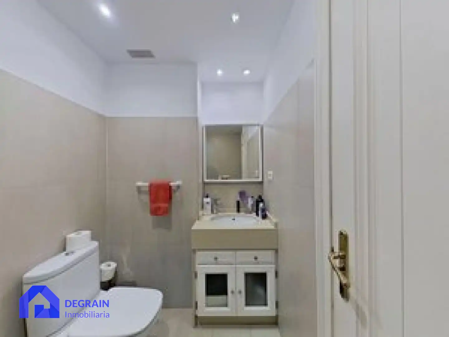 Bathroom of Flat for sale in Oviedo   with Heating and Storage room