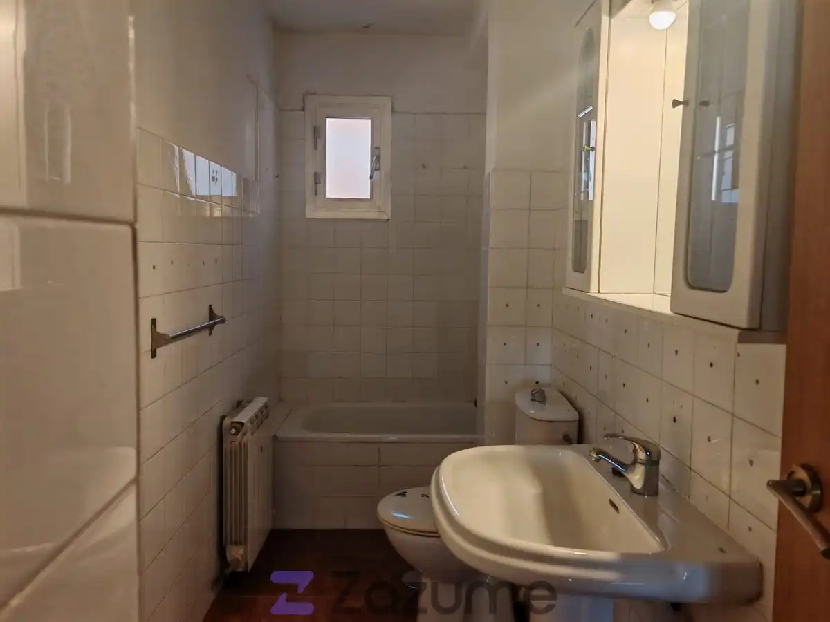 Baño de Piso de alquiler en Leganés con Calefacción, Terraza y Balcón