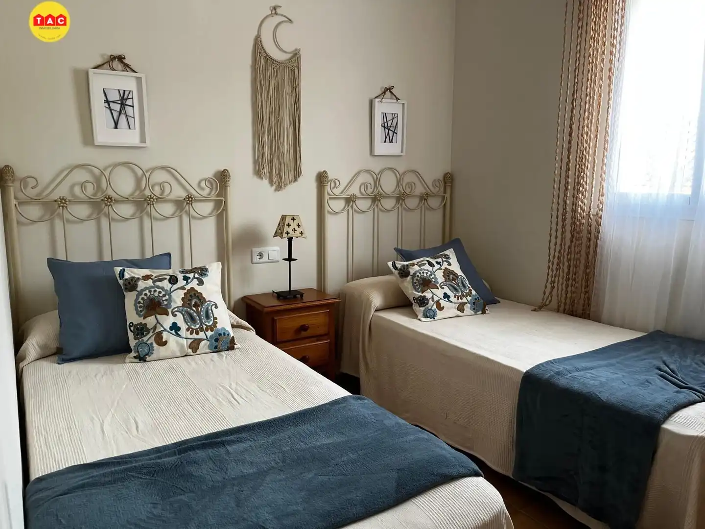 Schlafzimmer von Einfamilien-Reihenhaus zum Verkauf in Islantilla mit Klimaanlage, Heizung und Terrasse