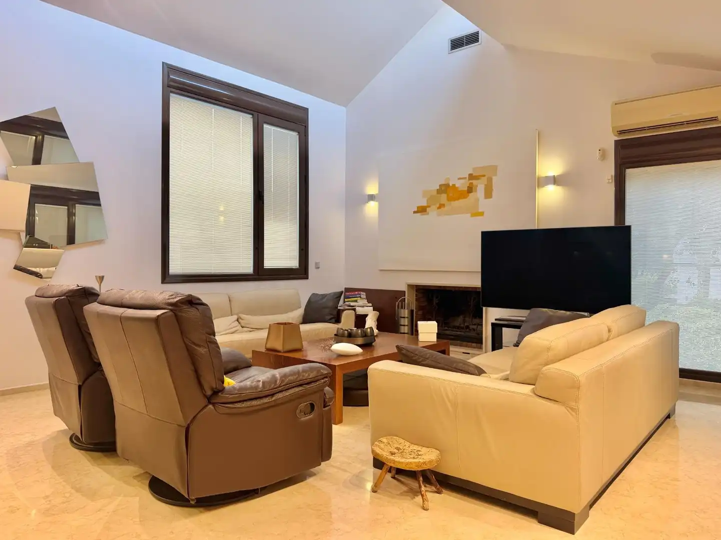 Sala d'estar de Casa o xalet en venda en Galapagar amb Aire condicionat, Calefacció i Jardí privat