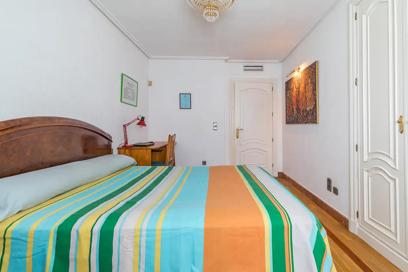 Dormitori de Casa o xalet en venda en Pozuelo de Alarcón amb Aire condicionat, Jardí privat i Parquet