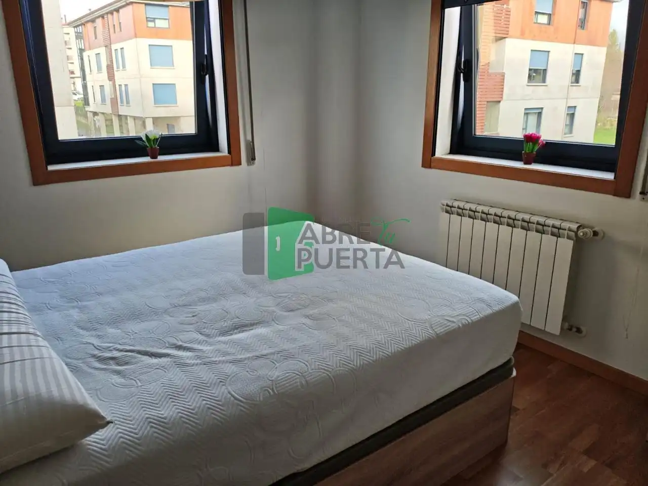 Schlafzimmer von Wohnungen zur Miete in Allariz mit Heizung, Parkett und Möbliert
