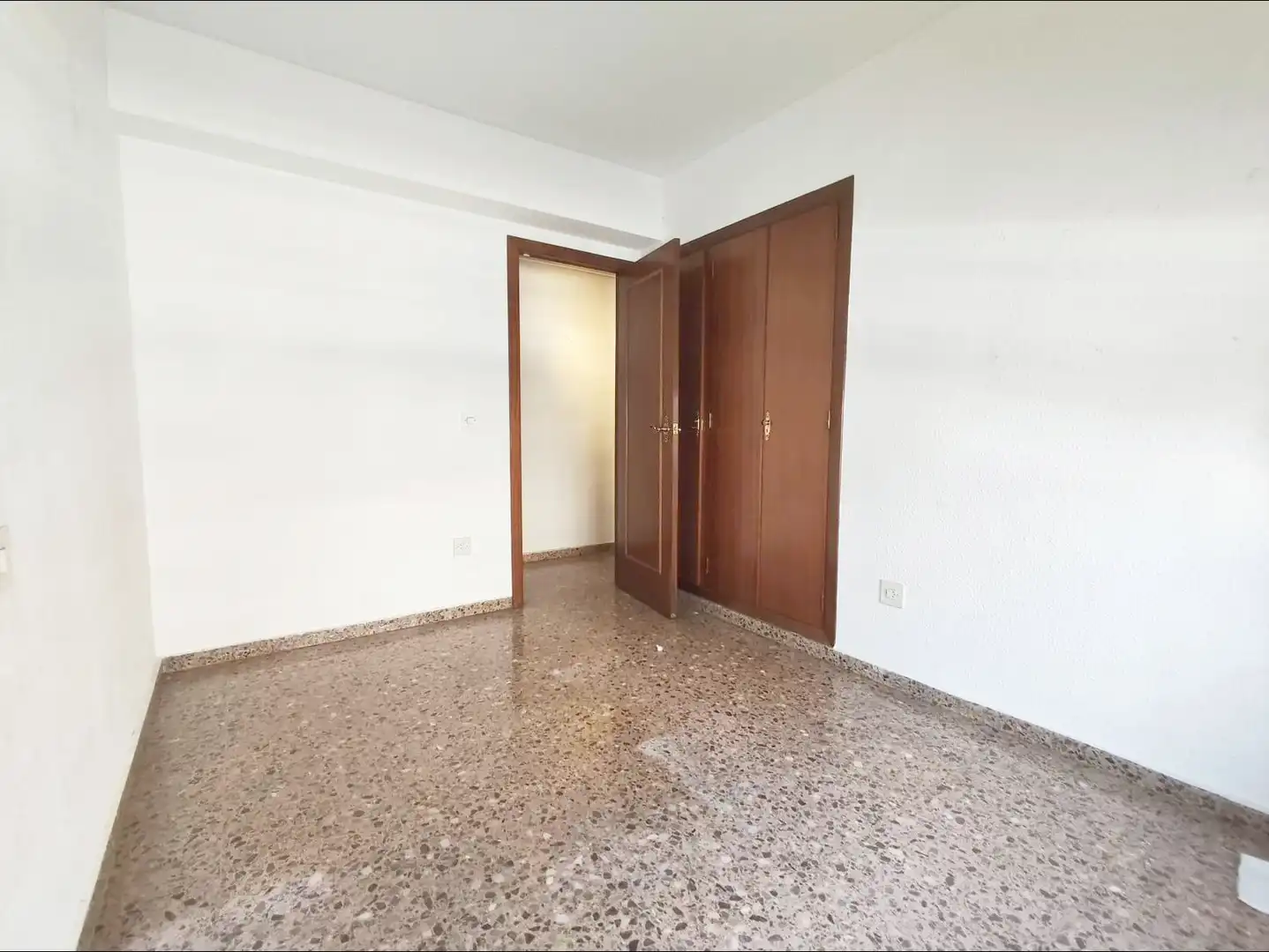 Bedroom of Flat for sale in Valencia  with Air Conditioner, Terrace and Balcony