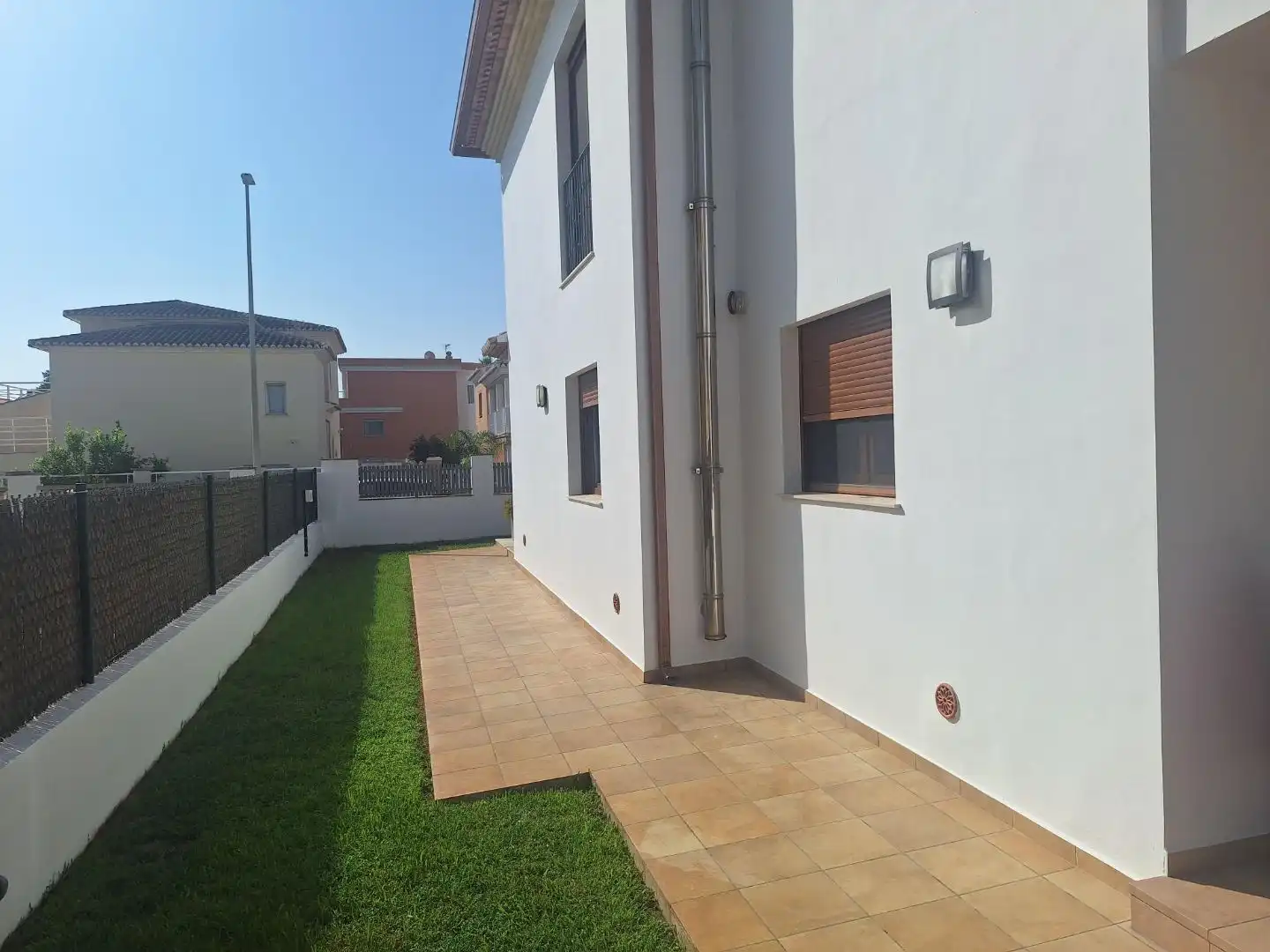Vista exterior de Casa o xalet en venda en Oliva amb Aire condicionat, Terrassa i Piscina
