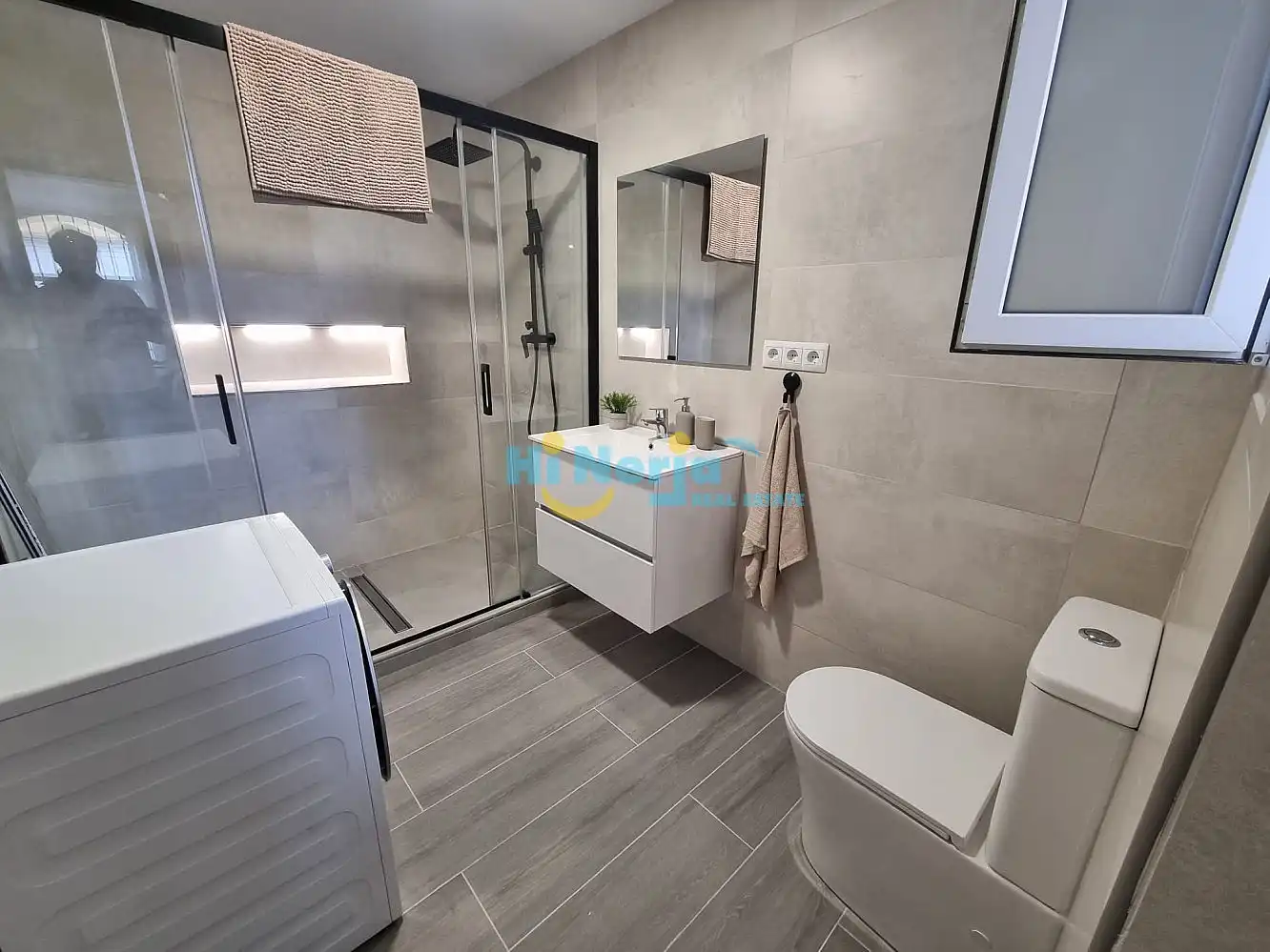 Bany de Apartament en venda en Torrox amb Aire condicionat, Calefacció i Jardí privat